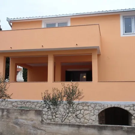 Businci 12565a Apartman *