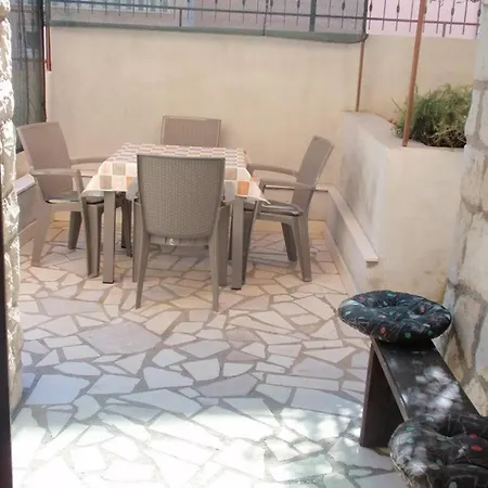 Businci 12565a Apartman *
